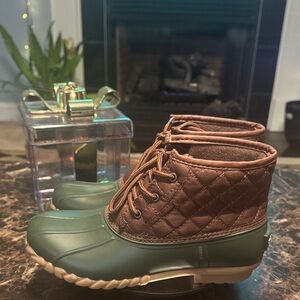 St. John’s Bay Denton Women’s Duck Boots in Forest Green and Brown - Size 8M